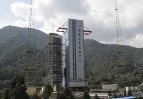 被譽(yù)為“亞洲第一塔”的西昌衛(wèi)星發(fā)射中心2 號(hào)發(fā)射塔.jpg